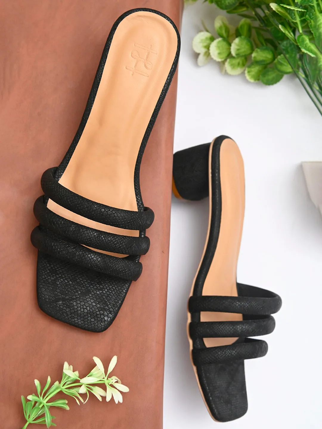 Hydes N Hues Black Self Printed Short Heels