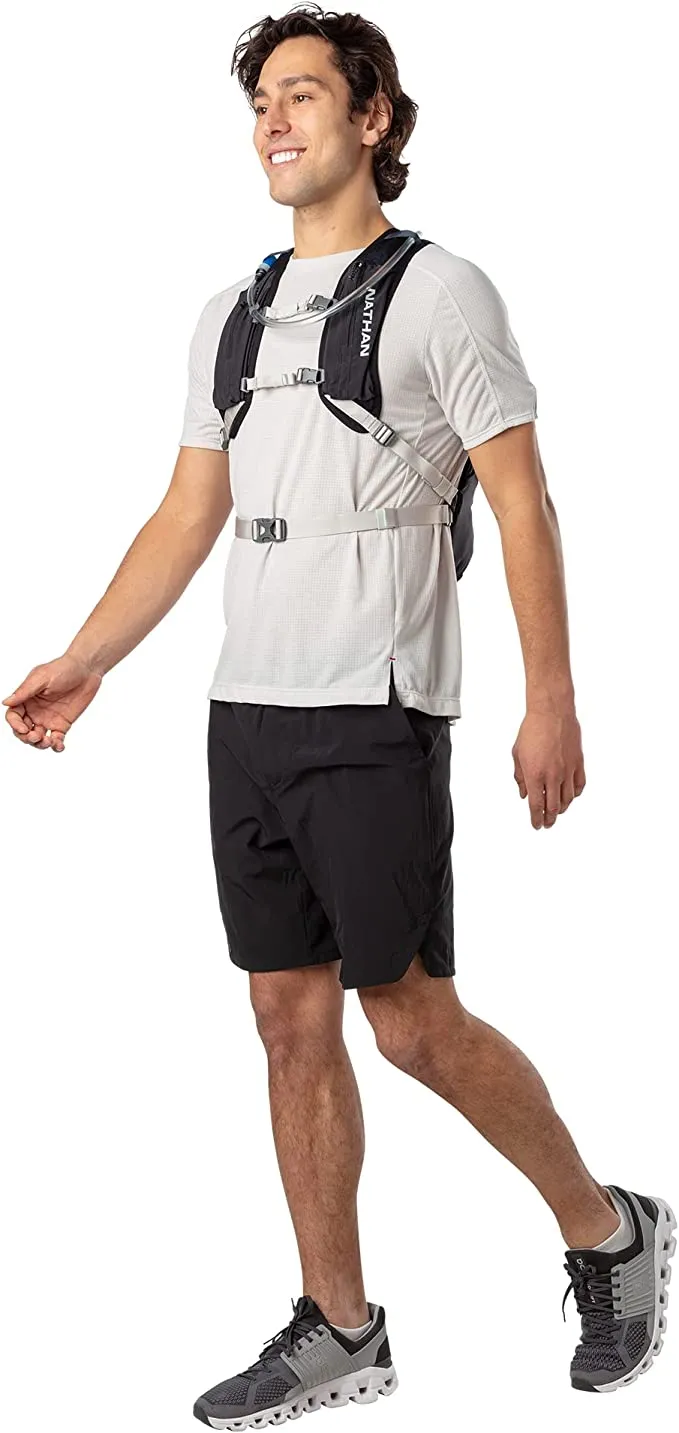 Nathan Crossover Pack 15L:Black/Vapor Grey