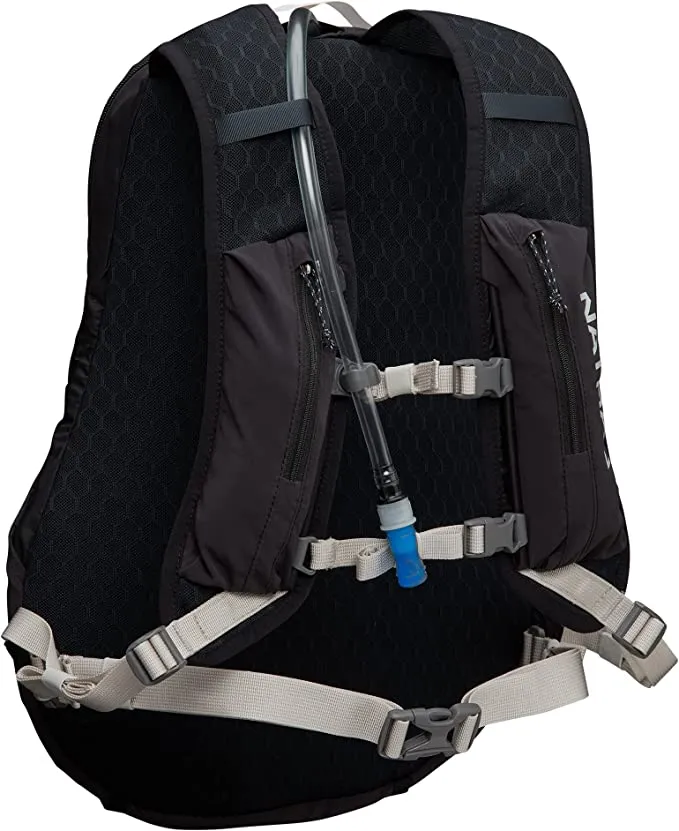 Nathan Crossover Pack 15L:Black/Vapor Grey