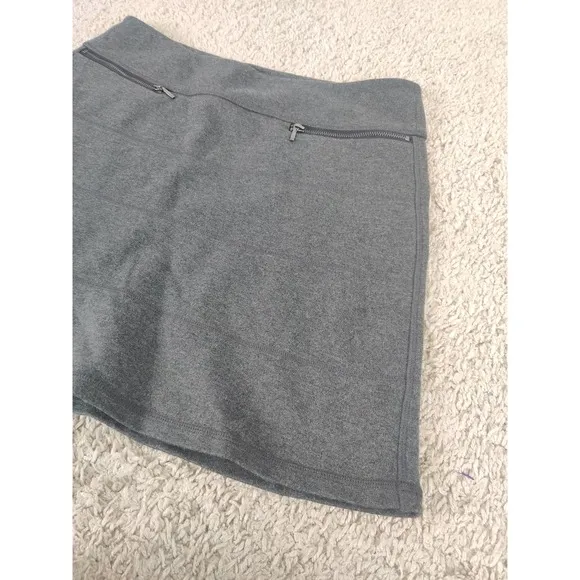 (V) Athleta Women skirt hiking running casual GRAY STRIPES sz MP